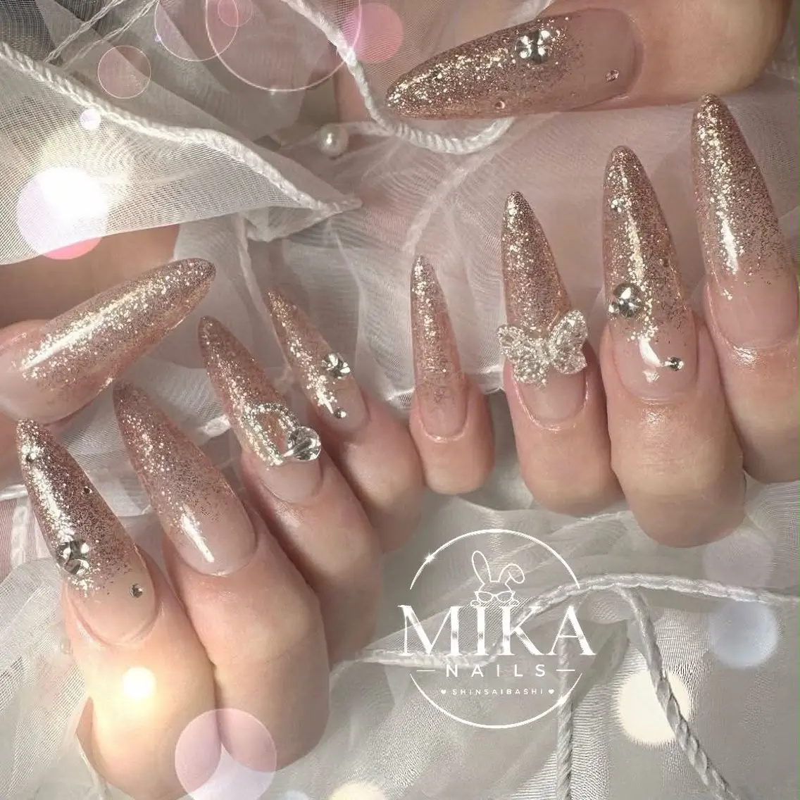 ネイル ガーリー キラキラネイル 韓国ネイル ロングネイル シンプルネイル ハンドネイル Genie Mika Nailsのネイルデザイン