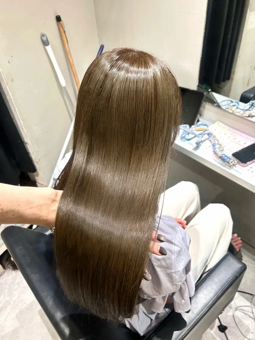 ロング カラー ブリーチ グレージュ ブリーチなしカラー オリーブグレージュ オリーブグレー カット ヘアカラー トリートメント 店長✨髪質改善✖️ 透明感カラー／純大のヘアスタイル