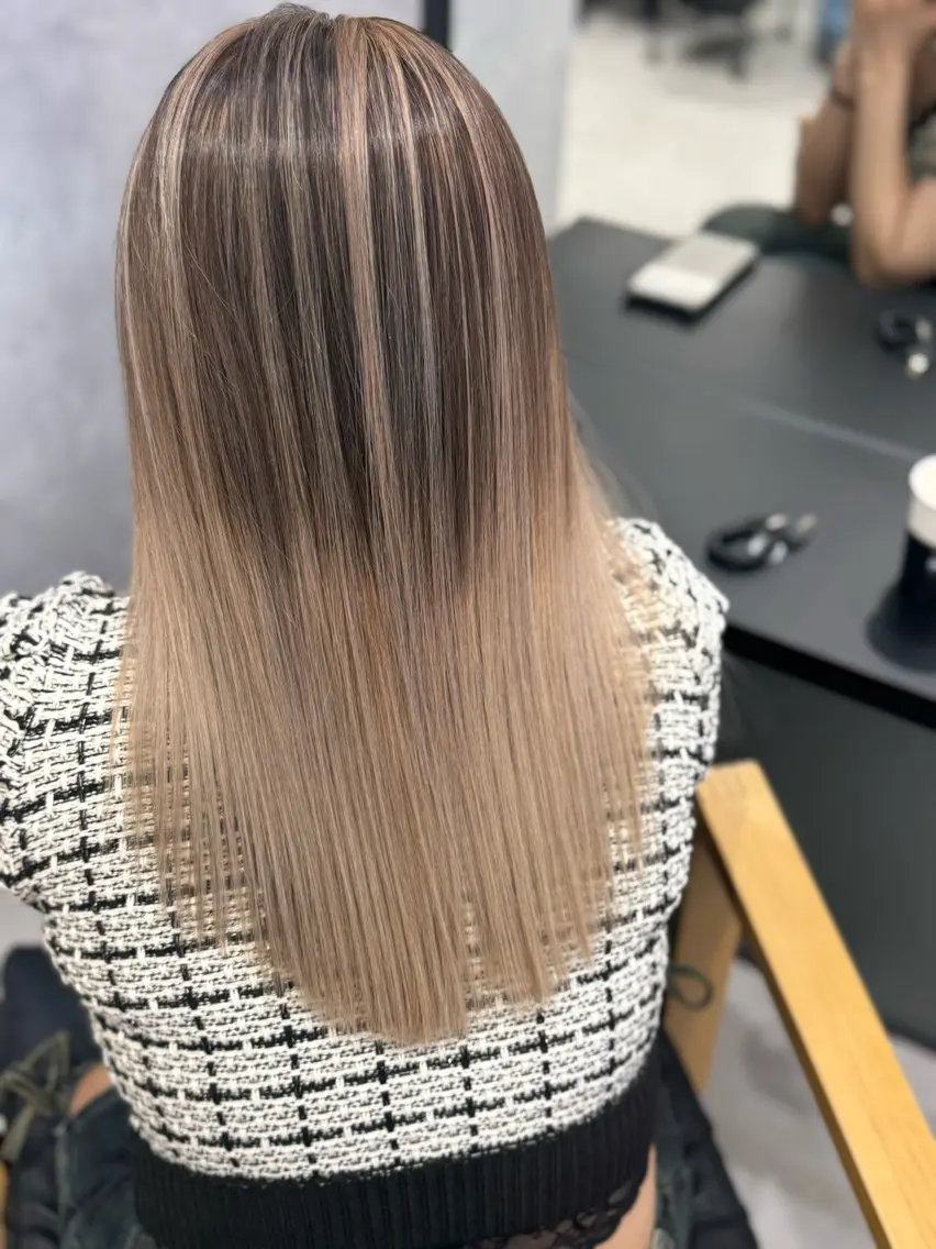 💎ハイライト・バレイヤージュ等💎デザインカラー【履歴要相談‼️】カット追加+3500円ですの写真