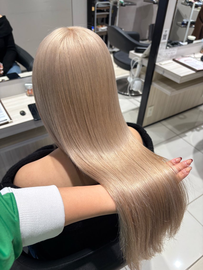 ロング カラー ヘアカラー トリートメント 🫧うる艶ハイトーン 🫧💘サヤ💘のヘアスタイル