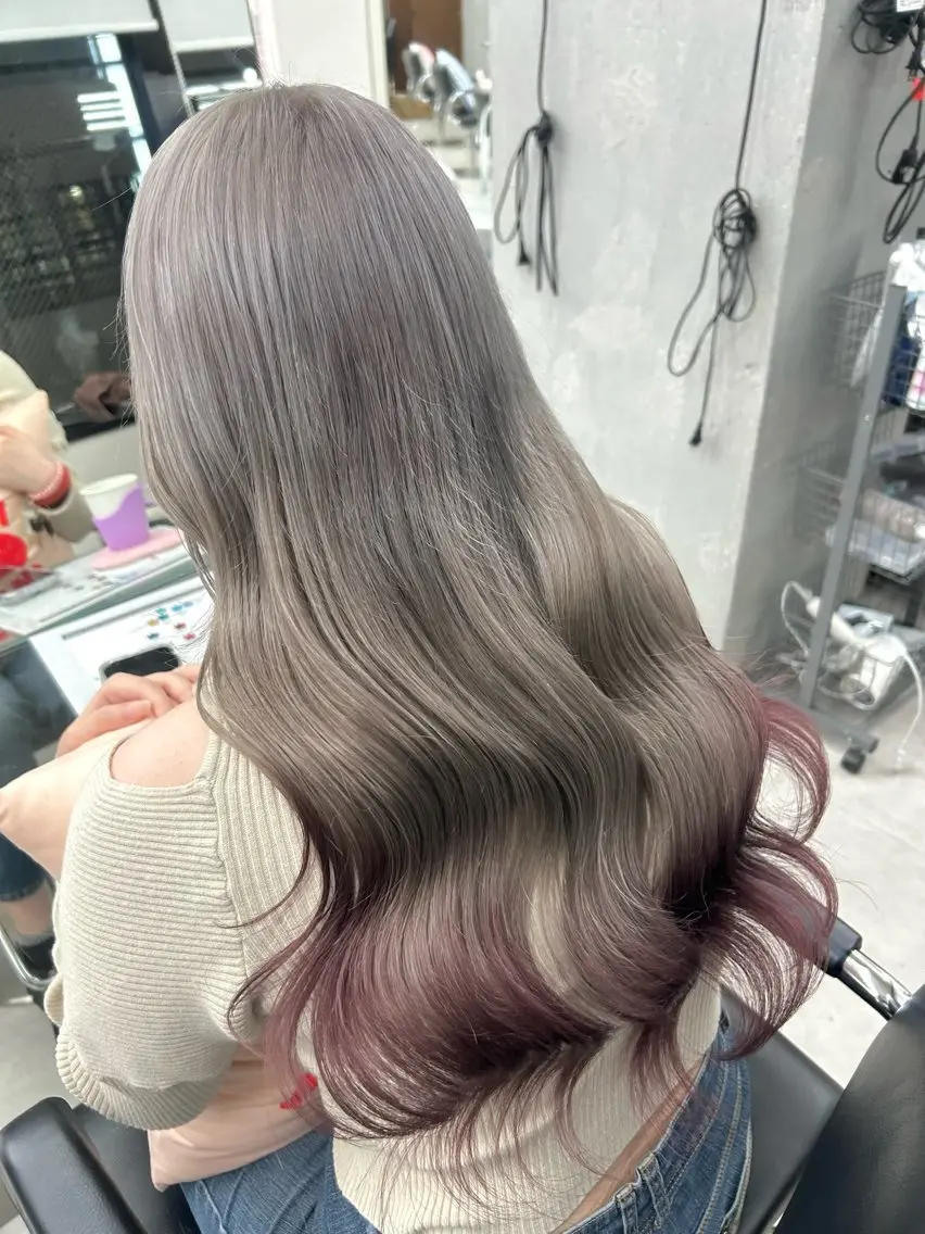 ロング カラー 透明感カラー デザインカラー レッドカラー シルバー ヘアカラー 横浜ダブルカラー/ ハイトーンエクステのヘアスタイル