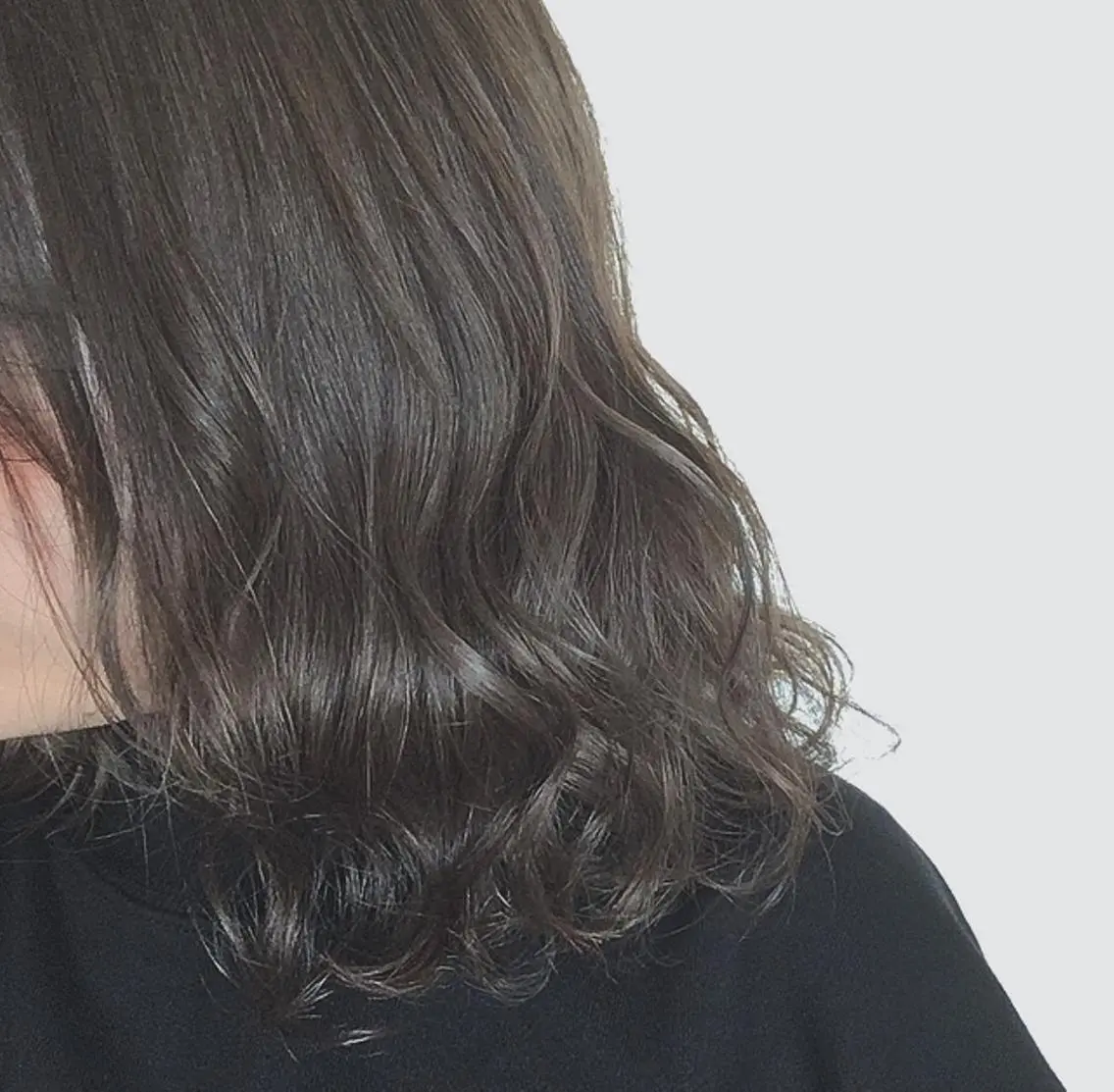 ミディアム カラー グレージュ コンドウ サラのヘアスタイル