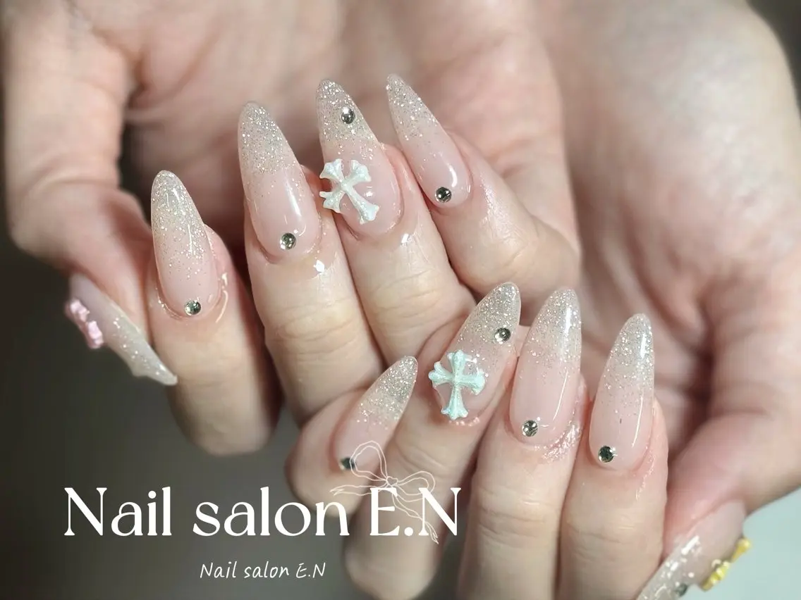 ネイル アートネイル オーロラネイル ブラウン クリアネイル フレンチネイル ハンドネイル E.N🦋 長さ出し/持ち込みのネイルデザイン