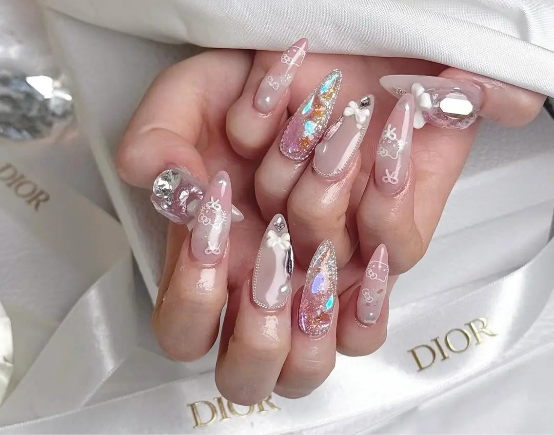ネイル キラキラネイル マグネットネイル ぷっくりネイル ネイルチップ ワンホンネイル ハンドネイル Lyna 池袋のネイルデザイン
