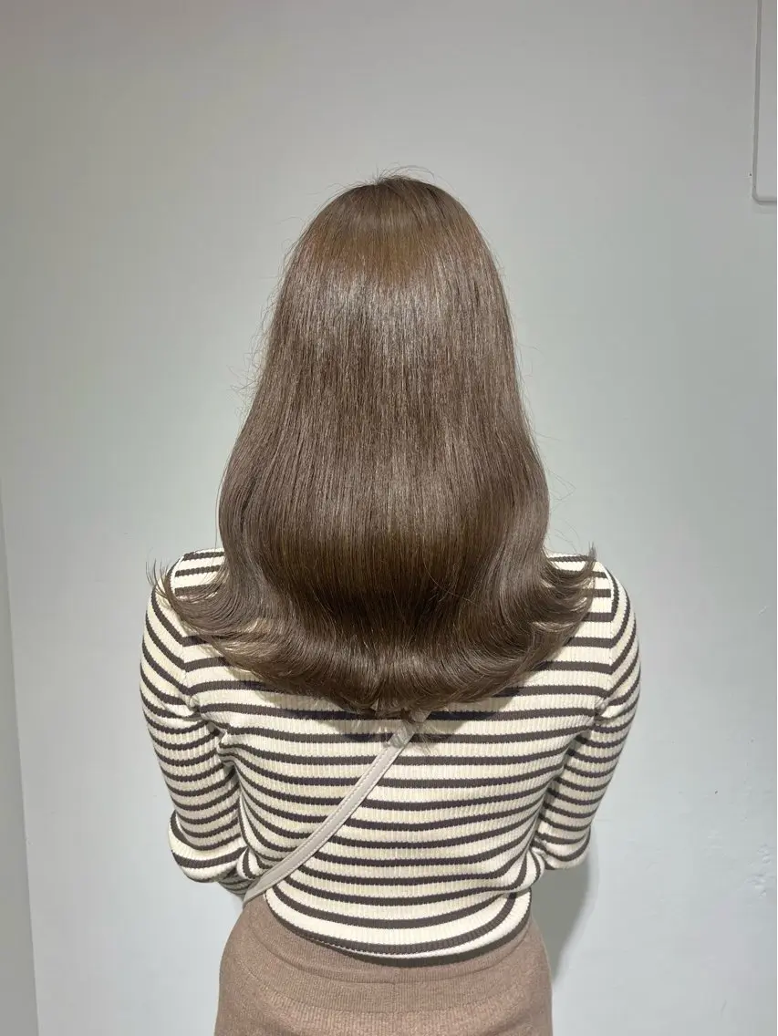 セミロング カラー ベージュカラー オリーブベージュ allum SAKURAのヘアスタイル