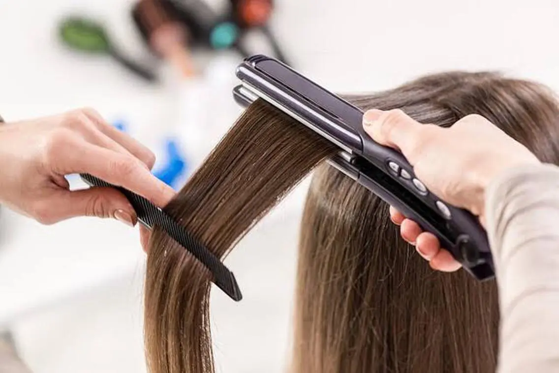 ミディアム 縮毛矯正 佐々木 綾のヘアスタイル