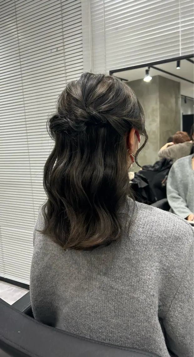 カラー ヘアアレンジ ベージュカラー 透明感カラー オリーブベージュ ワカナ モデル募集中🎀🫧のヘアスタイル