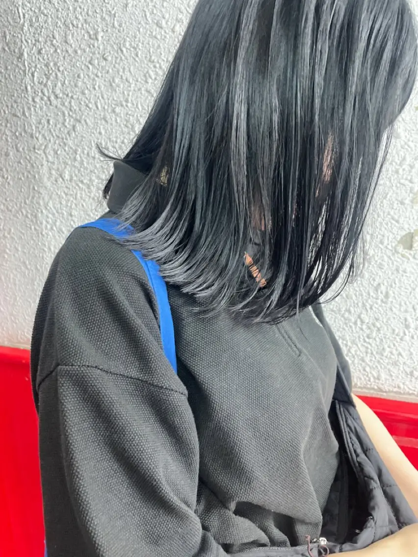 セミロング カラー 黒髪 ブルーカラー ブルーブラック カット ヘアカラー トリートメント ayane⭐️ボブ・ ショート・パーマのヘアスタイル