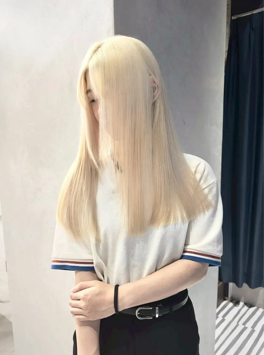 ロング カラー ブロンド ホワイトブロンド ヘアカラー 複雑履歴修正/梅田 デザインカラー/しんのヘアスタイル
