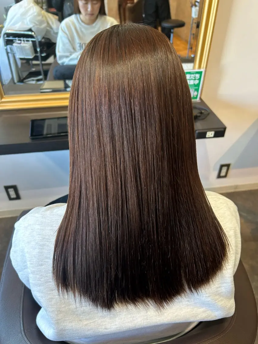 セミロング 縮毛矯正 廣岡 悠愛のヘアスタイル
