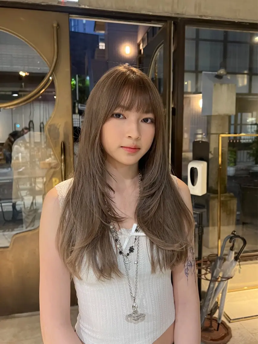 ロング カラー ヘアアレンジ ベージュカラー ブリーチ カット ヘアカラー トリートメント レイヤー/艶髪矯正 🪐takushiのヘアスタイル