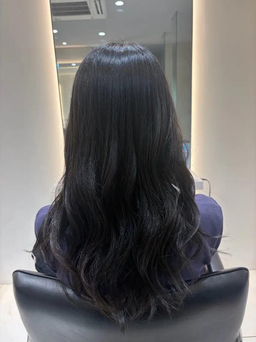 ロング カラー 黒髪 透明感カラー グレーブラック miiko🌼 大人ヘアのヘアスタイル