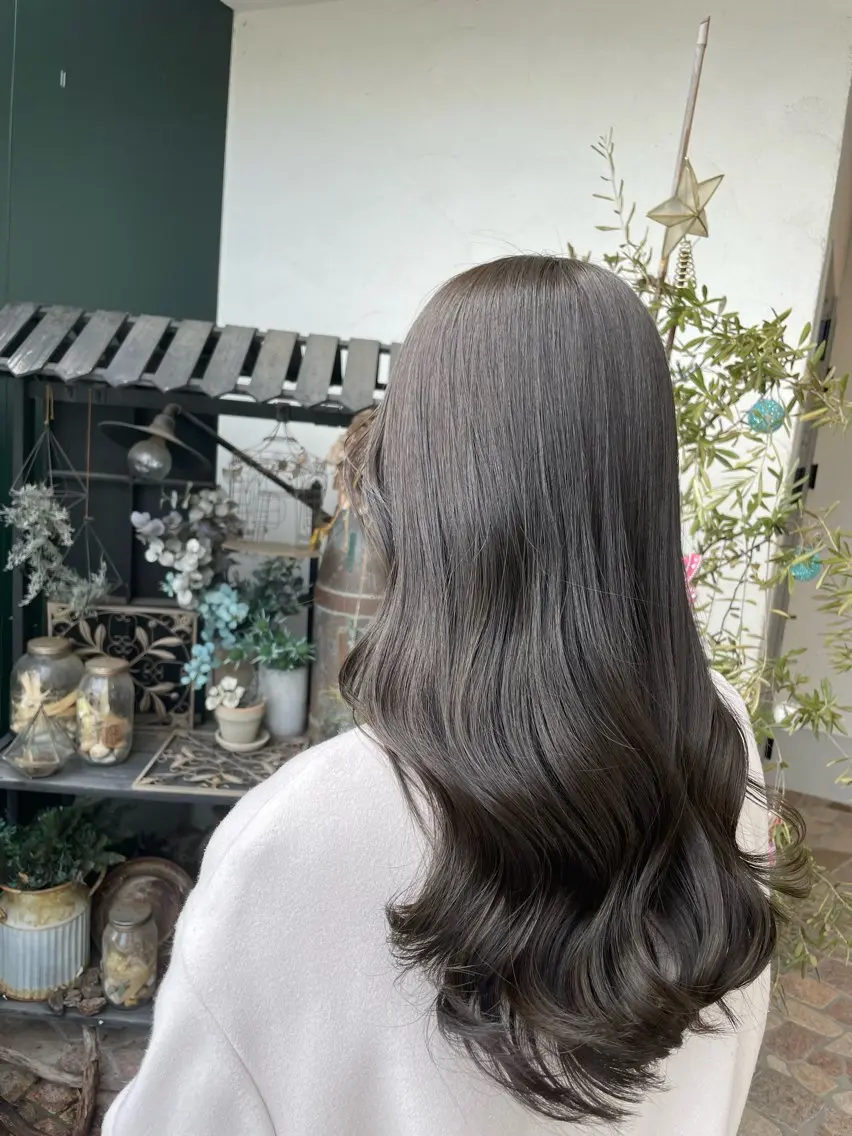 セミロング カラー グレージュ オリーブグレージュ オリーブグレー 山下 襟華のヘアスタイル