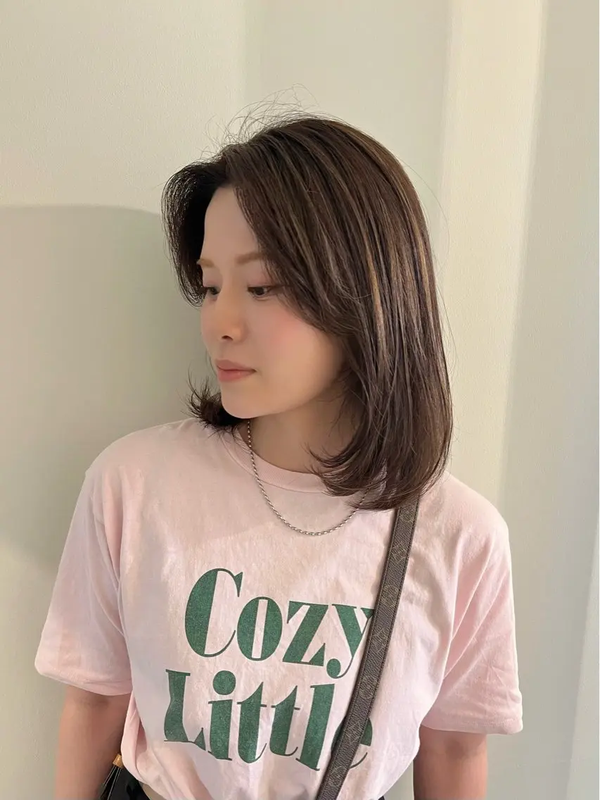 ミディアム カラー ベージュカラー ミルクティーベージュ カット ヘアカラー トリートメント 工藤 梨花のヘアスタイル