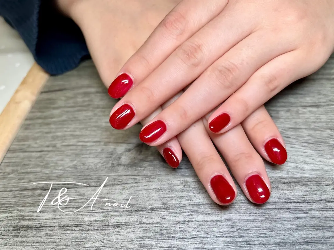 ネイル ジェルネイル ワンカラーネイル 赤色 スカルプネイル ショートネイル T&A nailのネイルデザイン