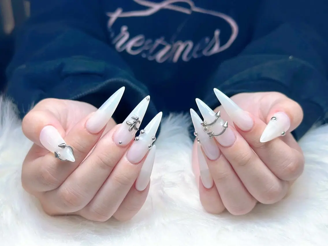 ネイル チークネイル ドット フレンチネイル グラデーション 韓国ネイル ハンドネイル Lisa Nail Salonのネイルデザイン