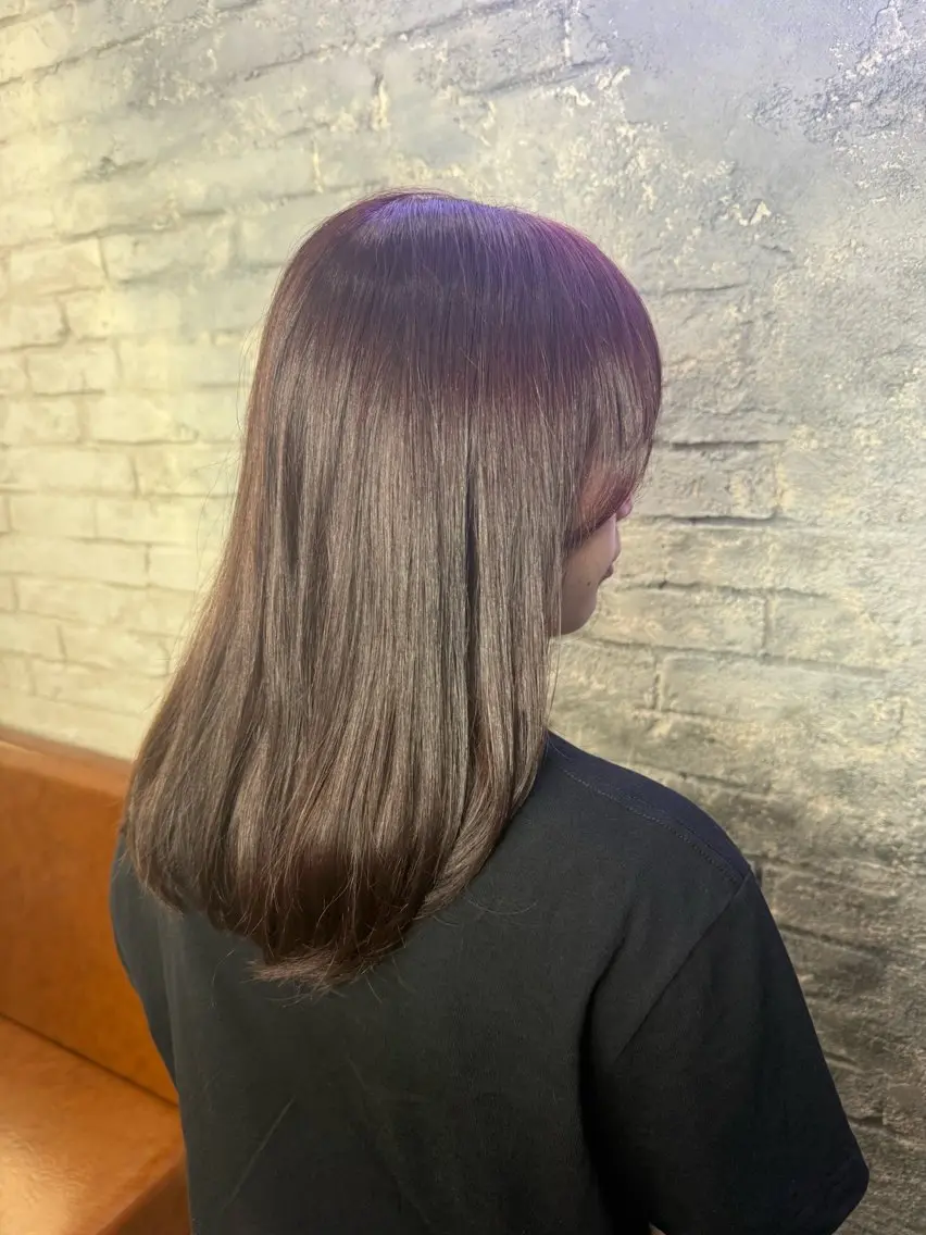 セミロング レイヤーカット 韓国ヘア✨グレージュ カラーasamiのヘアスタイル