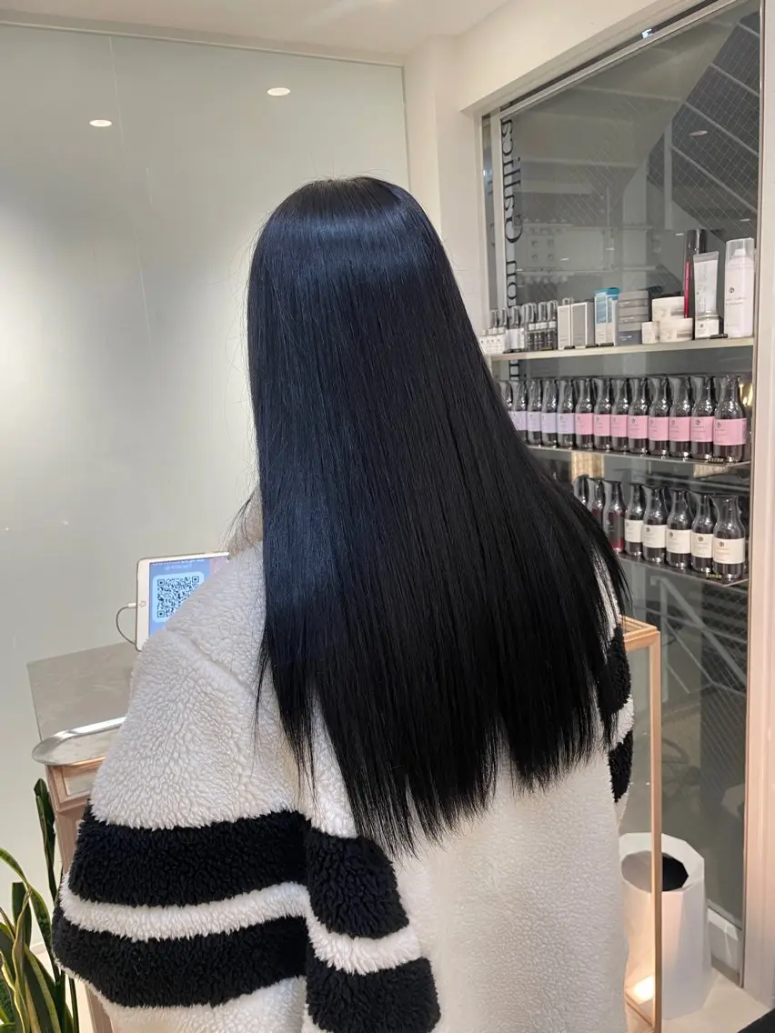 ロング カラー ヘアアレンジ 黒髪 ブリーチ ブルーカラー ブルーブラック 透明感カラー ヘアカラー トリートメント ヘッドスパ ヘアセット 艶カラー✨縮毛矯正✨ 翁長孝輔のヘアスタイル