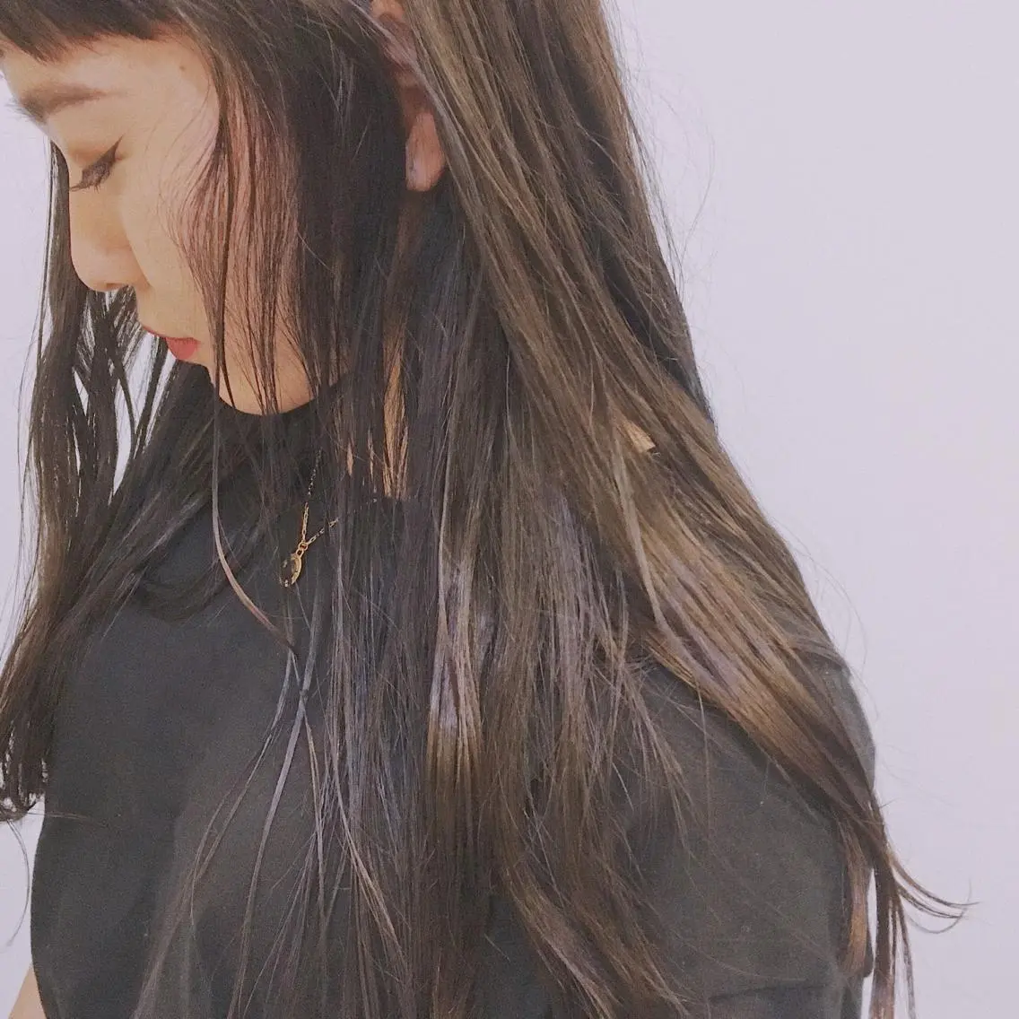 ロング カラー ブリーチ デザインカラー インナーカラー パープルカラー カット ヘアカラー トリートメント 山中 直輝のヘアスタイル