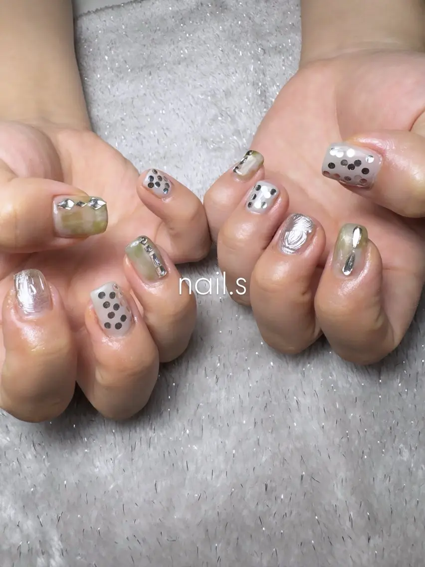 ネイル ドット ミラーネイル ニュアンスネイル ぷっくりネイル ハンドネイル nail.s misatoのネイルデザイン