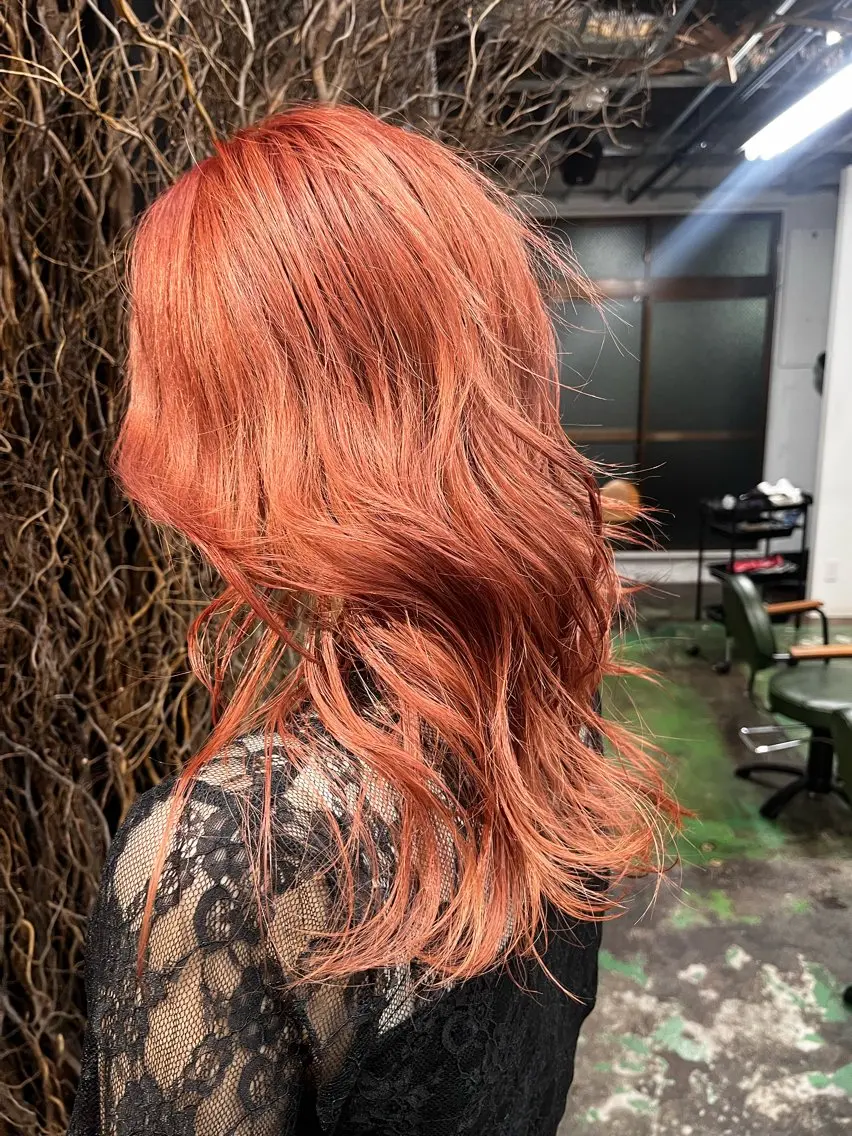 ロング カラー ブリーチ オレンジ 野上 優子のヘアスタイル