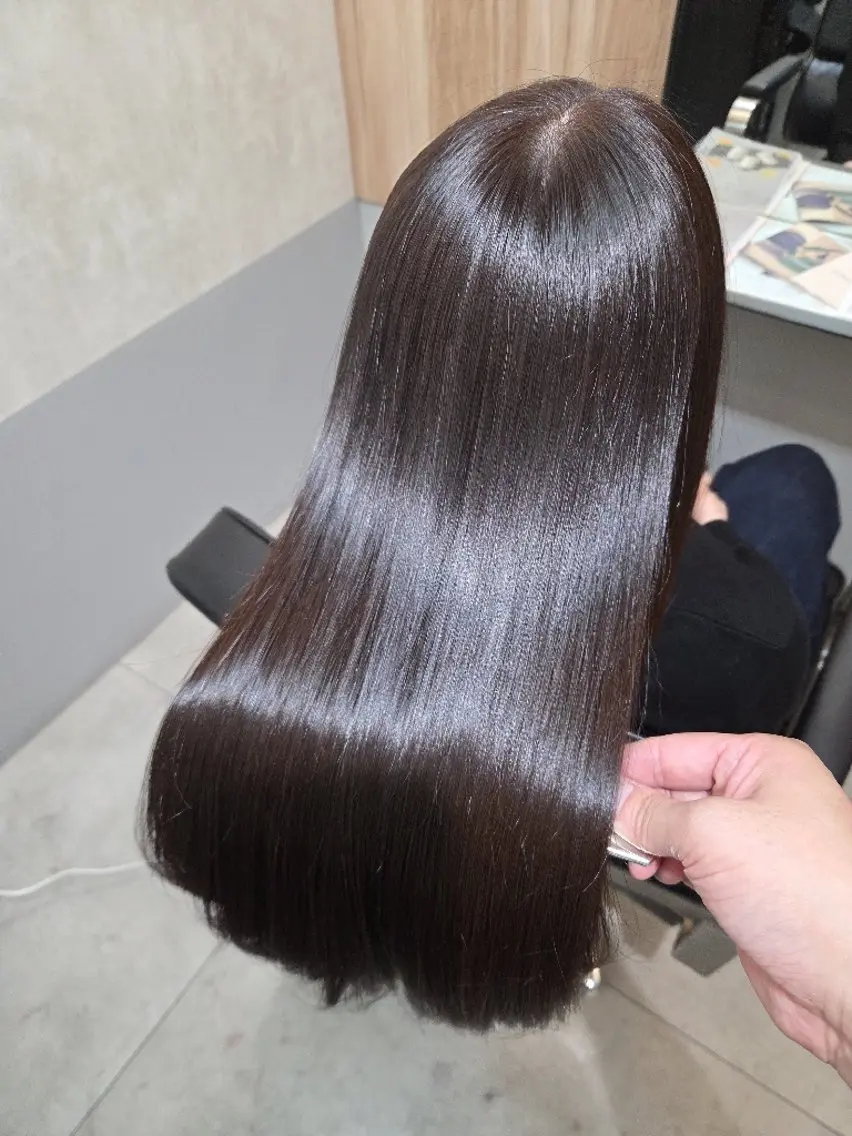 セミロング 髪質改善 縮毛矯正 ioe三宮☀️ 髪質改善　梅澤健之のヘアスタイル