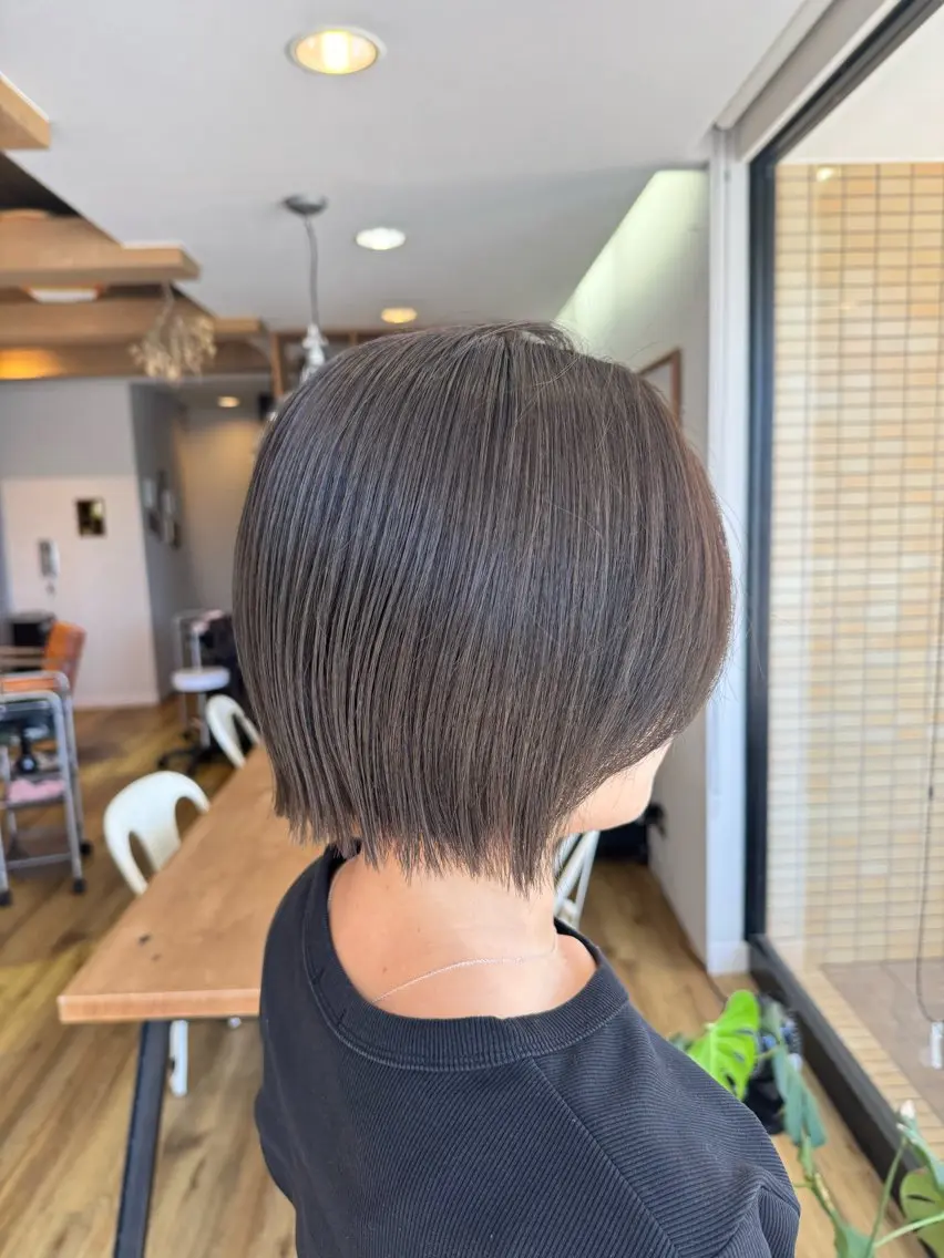 ショート カラー グレージュ オリーブグレージュ オリーブグレー カット ヘアカラー トリートメント ツキダテ ユイのヘアスタイル