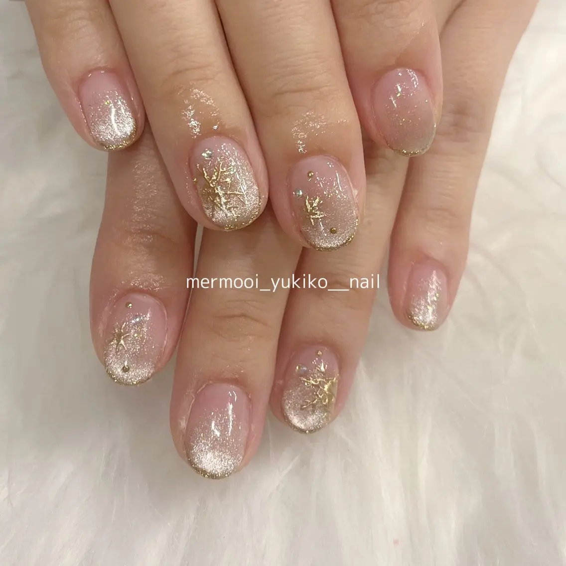 ネイル キラキラネイル マグネットネイル 冬ネイル クリスマス mermooi nailのネイルデザイン