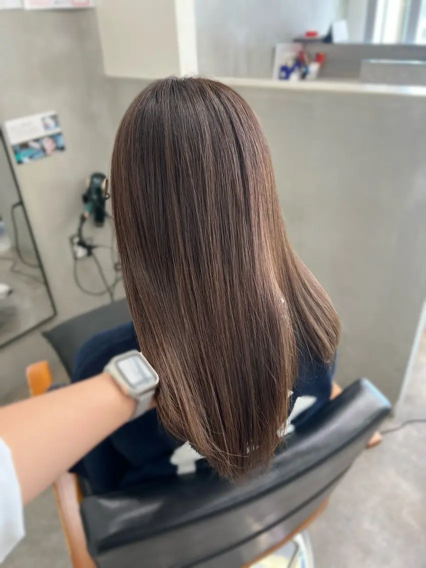 ロング カラー ベージュカラー ブリーチ ブリーチなしカラー オリーブベージュ カット ヘアカラー トリートメント 中山 琴葉のヘアスタイル