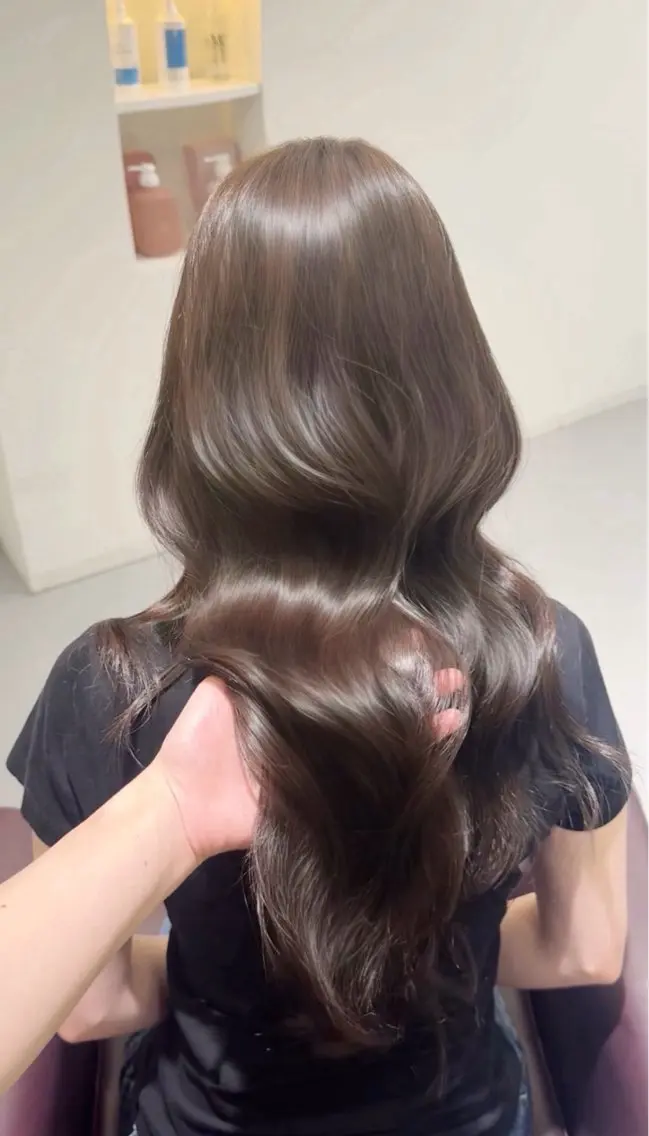ロング ケアカラー 顔周りカット 髪質改善 韓国風ヘア レイヤーカット カット ヘアカラー トリートメント ️🫧透明感カラー& 髪質改善🎀いさきのヘアスタイル