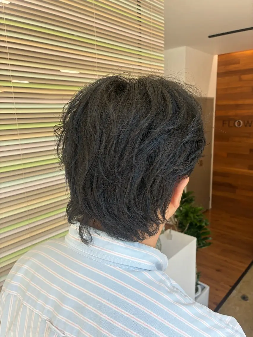 カラー メンズ メンズハイライト 黒髪 ブルーカラー ブルーブラック ハイライトカラー ヘアカラー 石川 菜月のマツエク・マツパデザイン
