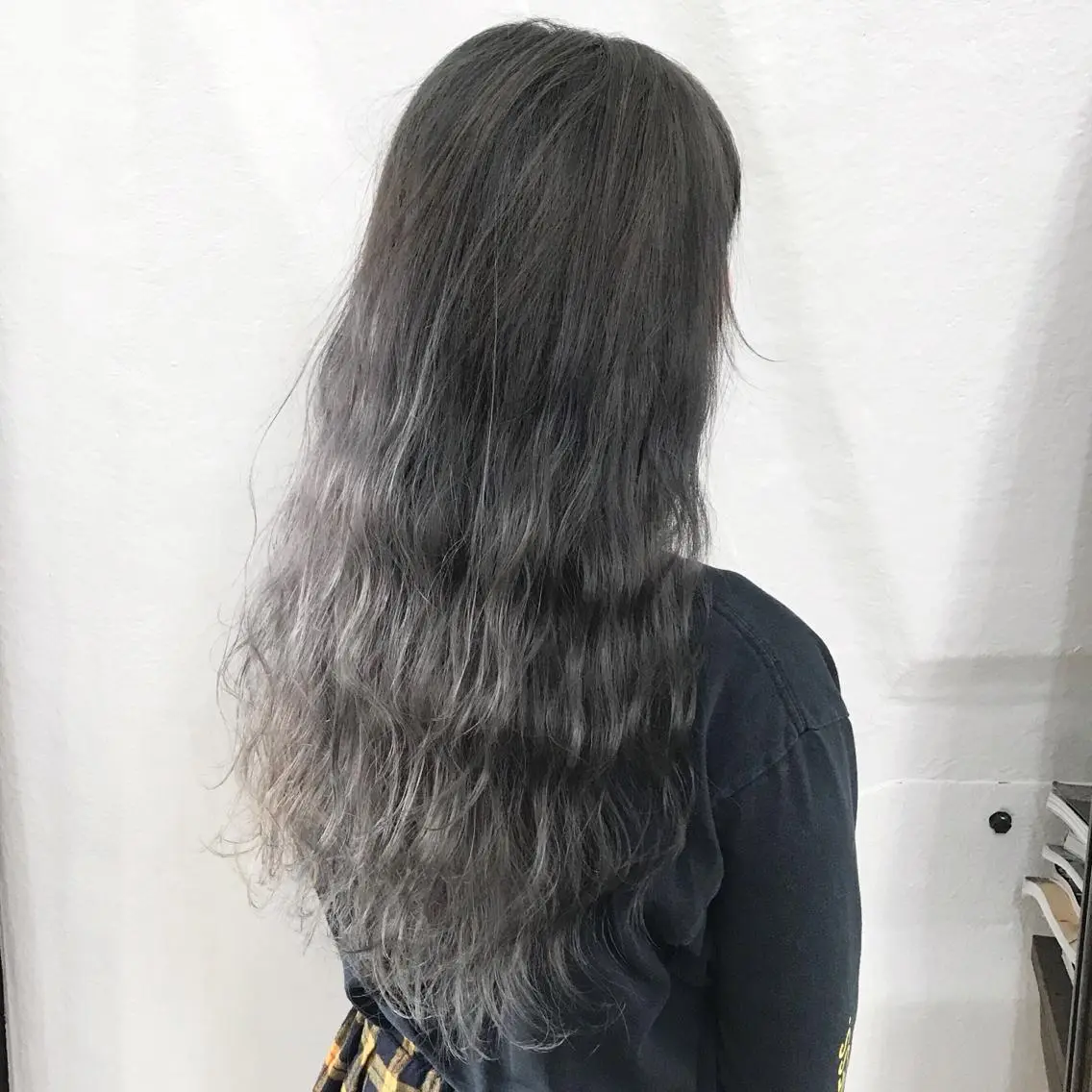 ロング カラー ブリーチ ブルーカラー ブルーグレー グラデーションカラー K-POP好き美容師 🇰🇷Kai.Yのヘアスタイル