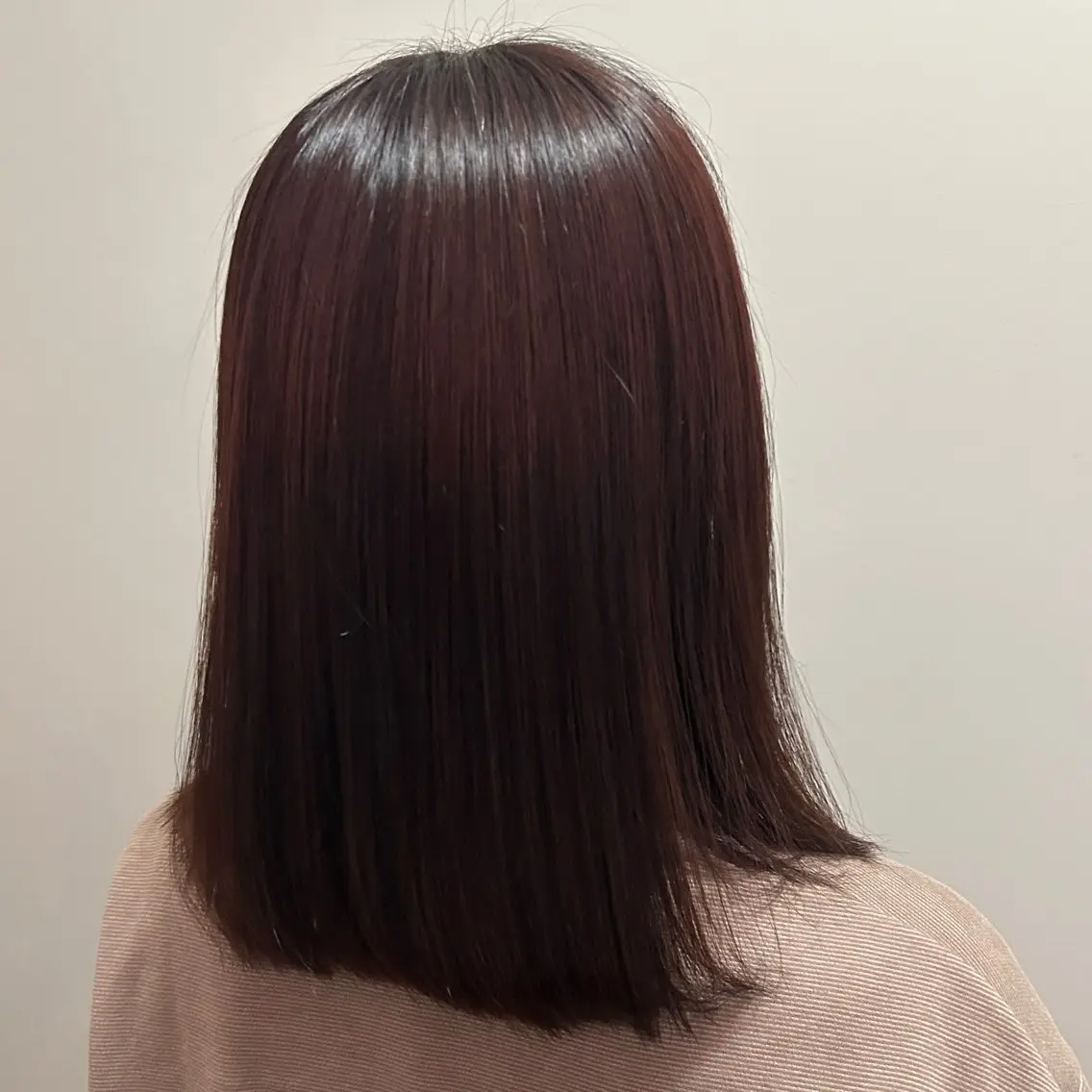 ミディアム カラー レッドカラー 岡本 妃麗のヘアスタイル