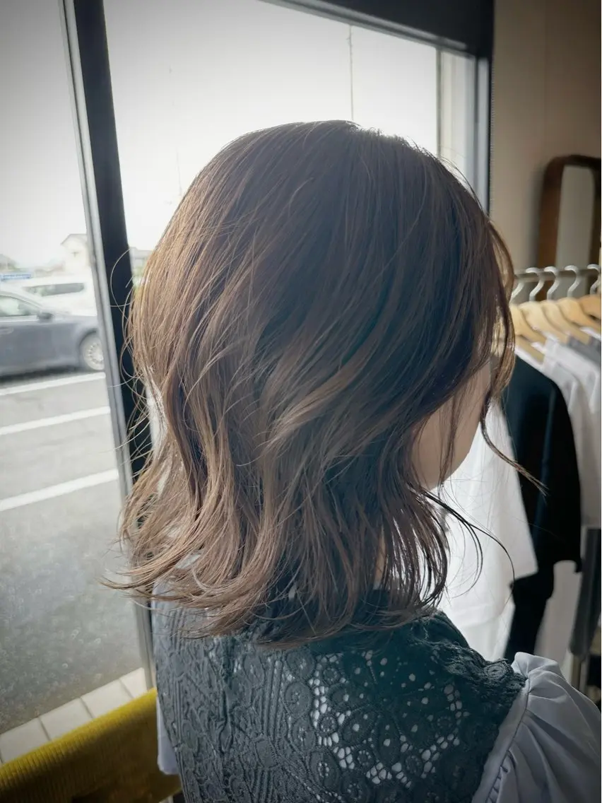 ミディアム 岩村 夏姫のヘアスタイル