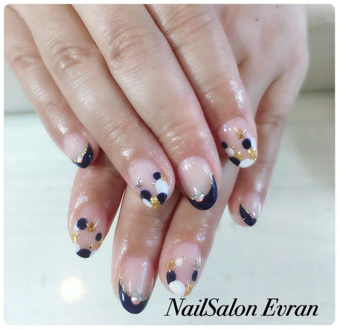 ネイル ストーンネイル ハンドネイル Nail salon Evranのネイルデザイン