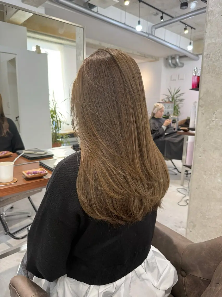 セミロング カラー レイヤーカット カット ヘアカラー トリートメント カイリ /レイヤーカットのヘアスタイル