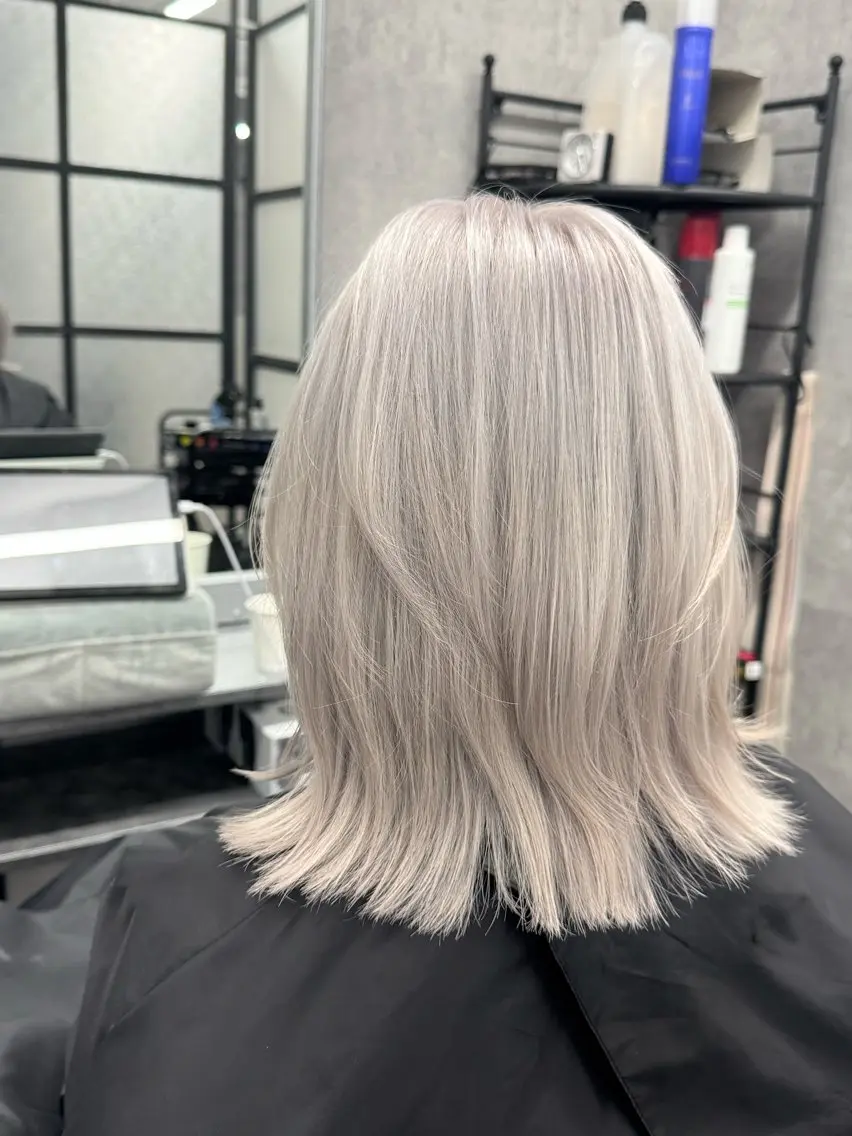 セミロング カラー ベージュカラー ブリーチ ホワイトベージュ ヘアカラー トリートメント 艶髪✨ブリーチ職人 yasuのヘアスタイル