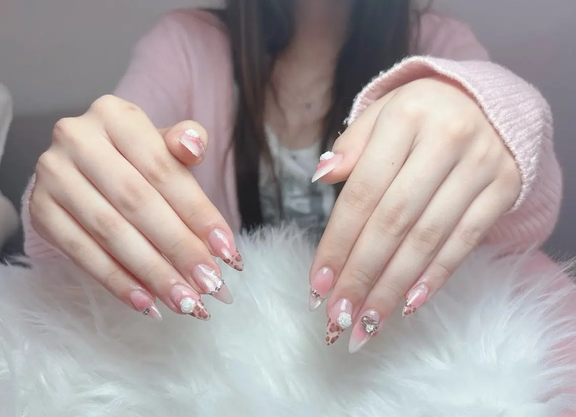 ネイル 桜ネイル 長さ出し フレンチネイル 韓国ネイル マグネットネイル ハンドネイル Kiwami nailsalonのネイルデザイン
