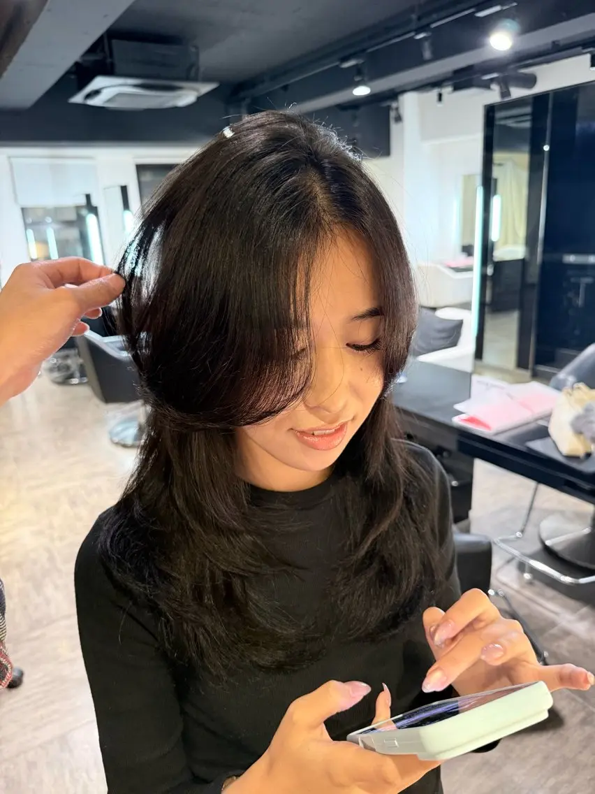 ロング カラー カット ヘアカラー レイヤーカット 透明感カラーROKUのヘアスタイル