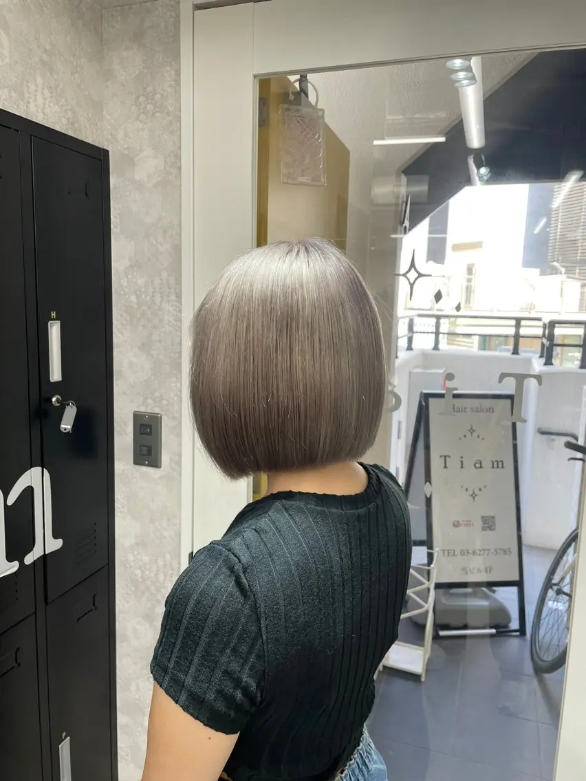ショート カラー アッシュ アッシュグレー ベージュカラー ブリーチ ブロンド 【きらめき屋さん🎀 ハイトーン大和🎀】のヘアスタイル