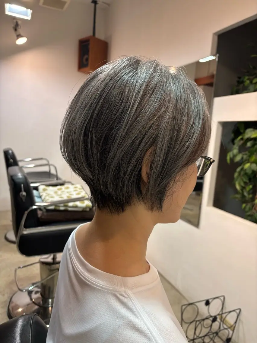ショート ショートヘア 縮毛矯正 カット イナイ ハルカのヘアスタイル