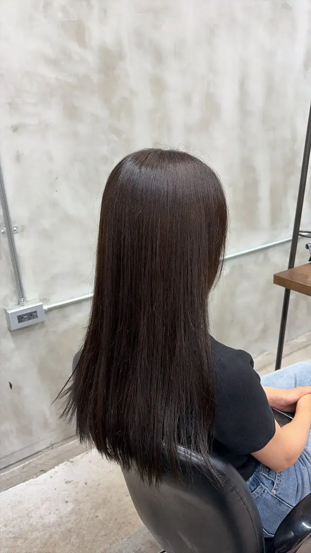 セミロング カラー 塩崎 未格のヘアスタイル