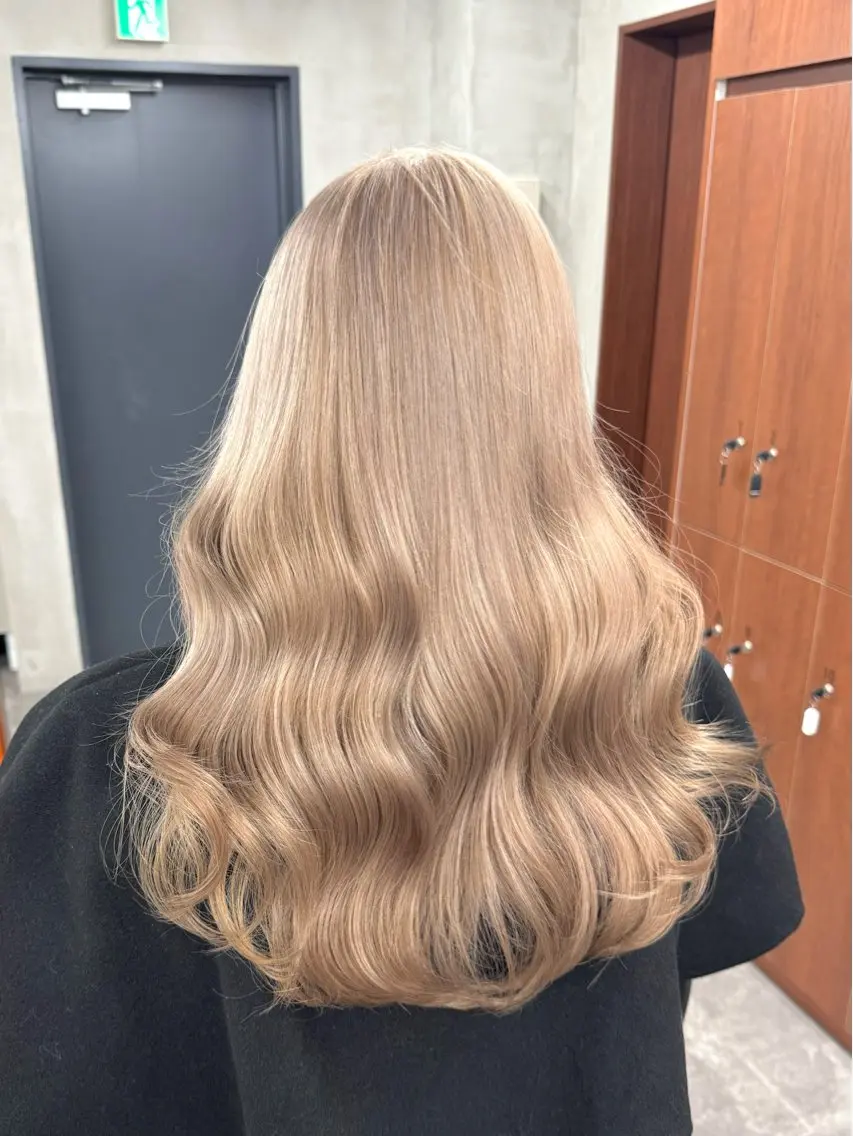ロング カラー アッシュ ベージュカラー ブリーチ ケアブリーチ ダブルカラー カット ヘアカラー トリートメント ブリーチ　ハイトーン 特化🌈フジタハルキのヘアスタイル