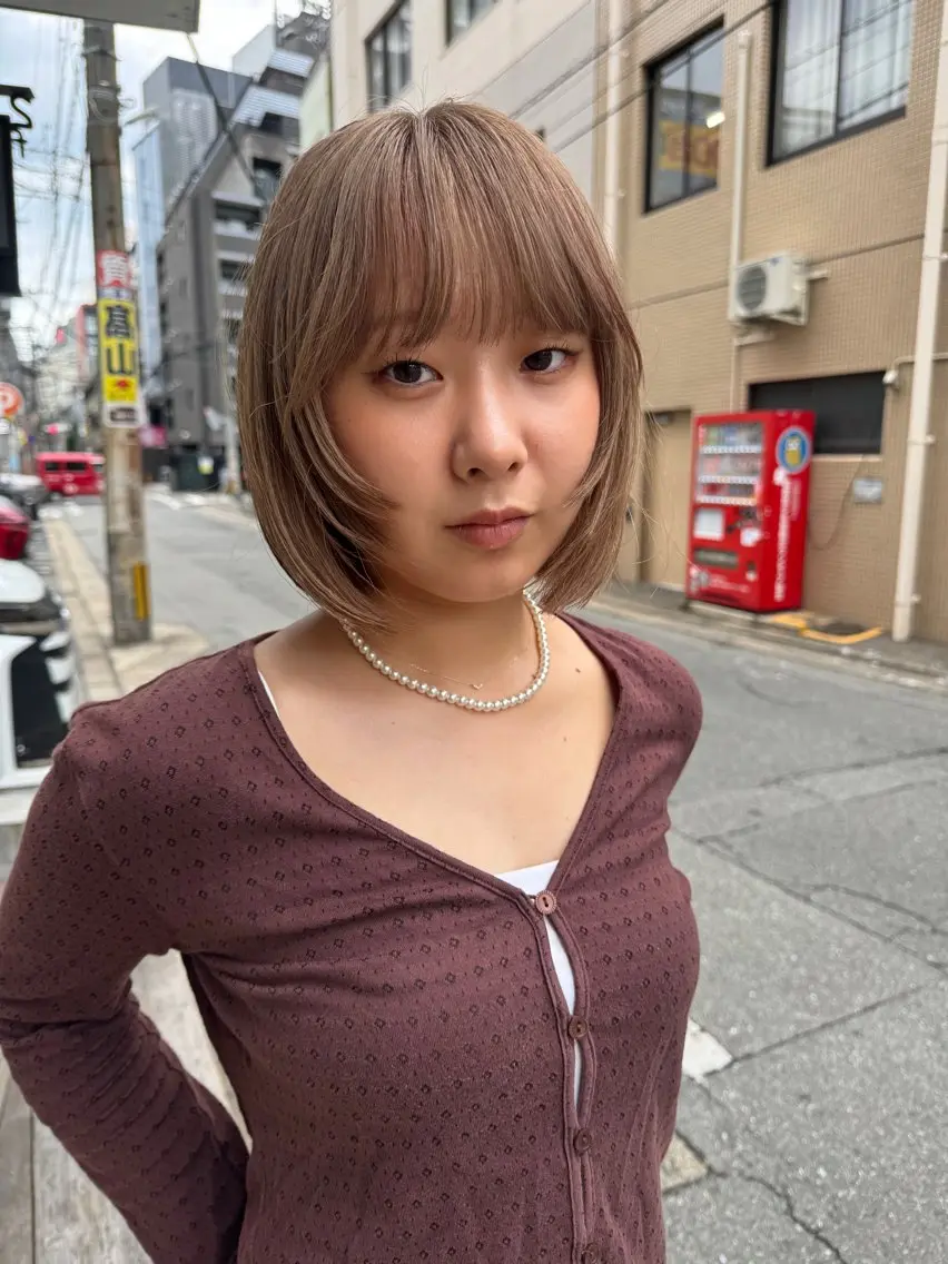 ミディアム カラー ベージュカラー ハイトーンカラー ハイトーンベージュ レイヤーカット カット ヘアカラー kai🐇似合わせ レイヤーカットのヘアスタイル
