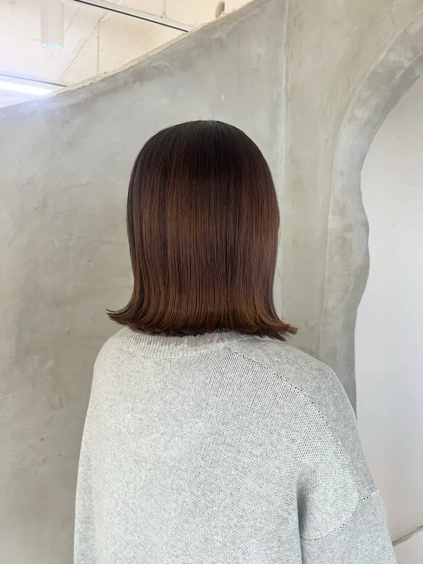 ミディアム カット 切りっぱなしボブ/ 艶カラー/綾莉のヘアスタイル