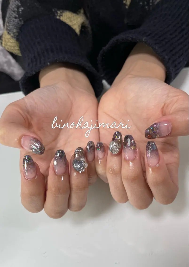 ネイル アートネイル フラッシュネイル グラデーション ラメ(グリッター) シルバー ハンドネイル ハンドケア ♡Bivi♡自爪に 優しいネイルサロンのネイルデザイン