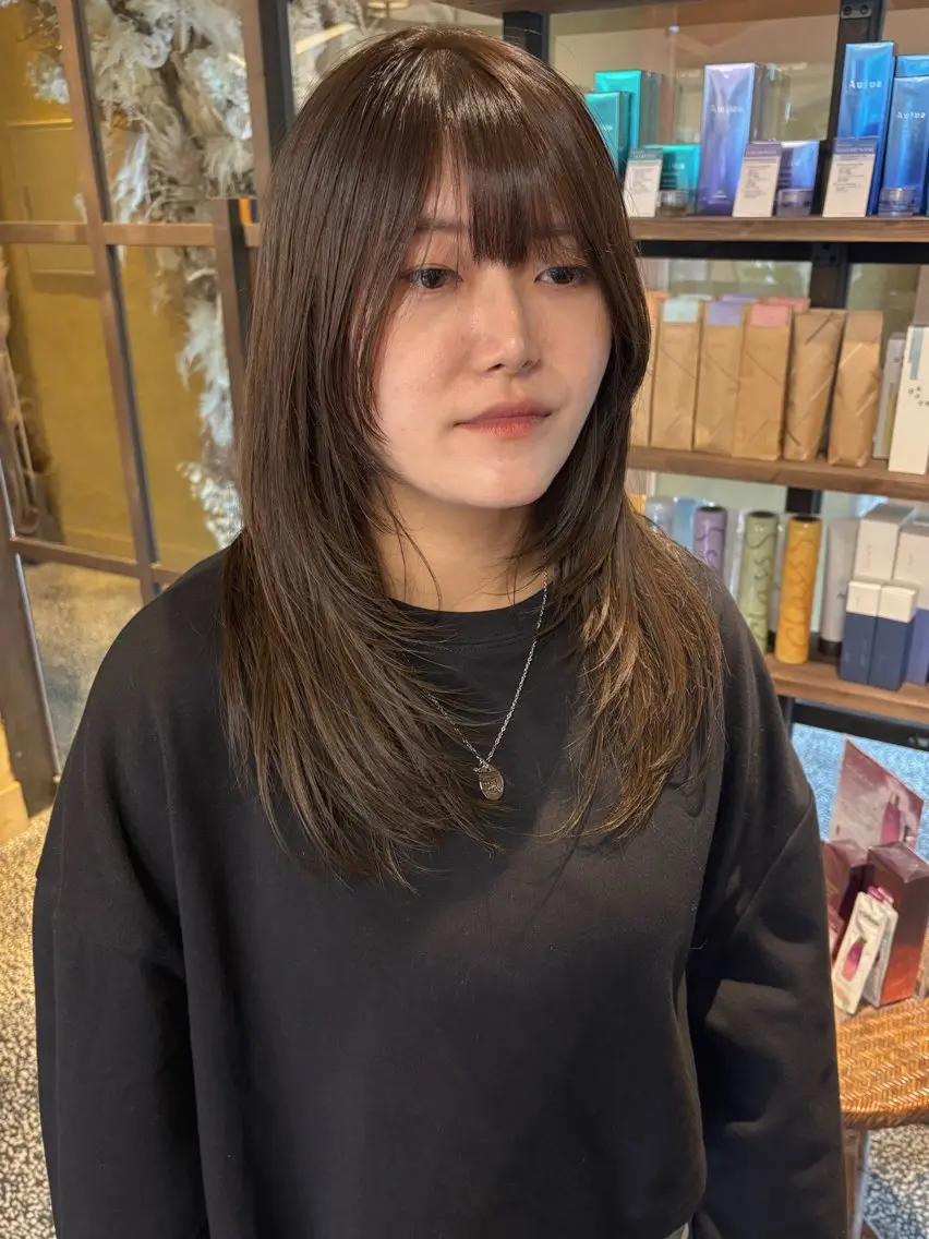 セミロング 顔まわりレイヤー レイヤーカット カット ヘアカラー トリートメント 透明感カラー/ レイヤー/あやねのヘアスタイル