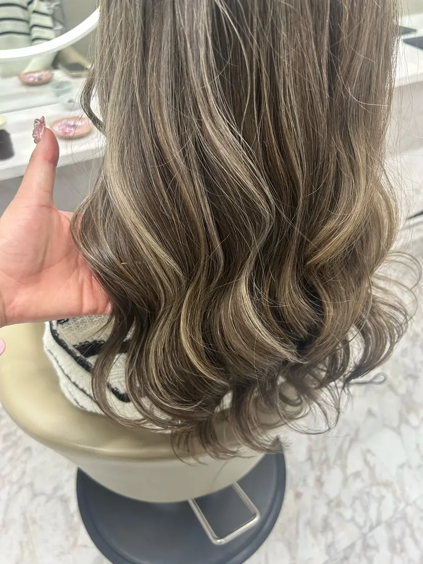 ロング ハイライト Pinq she Ayana👀🤍のヘアスタイル