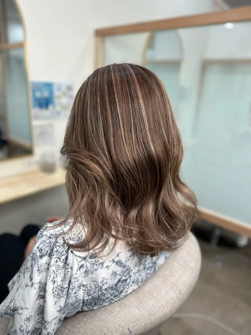 ミディアム ハイライト Carrefour OHANAのヘアスタイル
