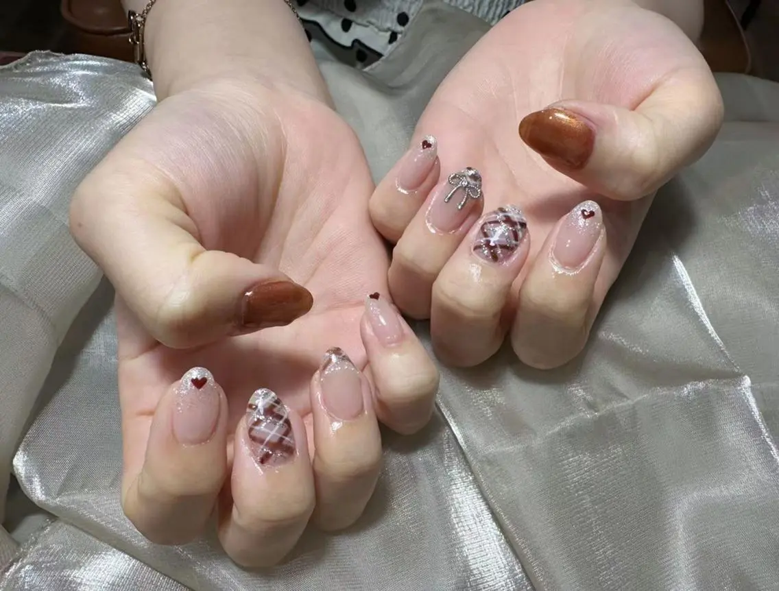 ネイル フレンチネイル ジェルネイル ガラスフレンチ 韓国ネイル マグネットネイル ハンドネイル ハンドケア The  Nail 新大久保店のネイルデザイン